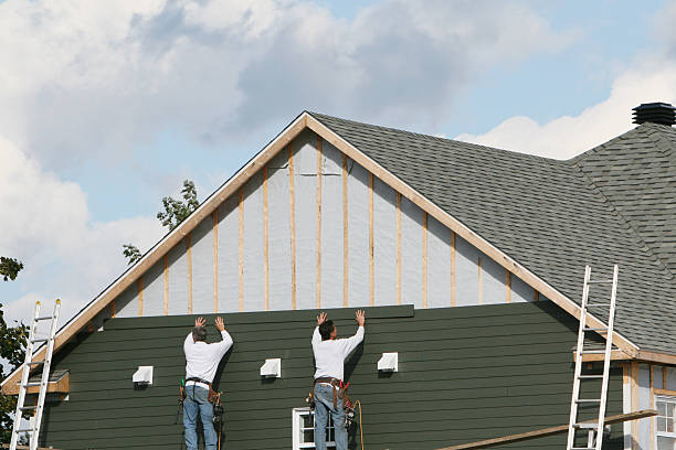 Professional Siding Contractor technician working in Mount Pleasant, TX